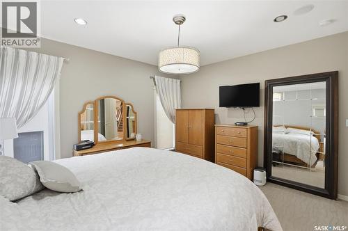 327 Hastings Lane, Saskatoon, SK - Indoor Photo Showing Bedroom