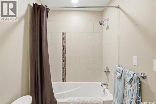 327 Hastings Lane, Saskatoon, SK - Indoor Photo Showing Bathroom