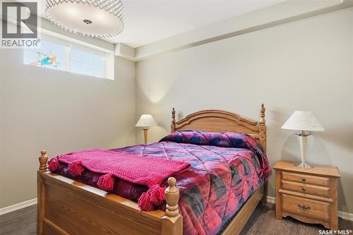 327 Hastings Lane, Saskatoon, SK - Indoor Photo Showing Bedroom