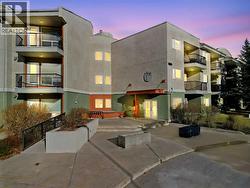 Front entrance, open and well lit - 