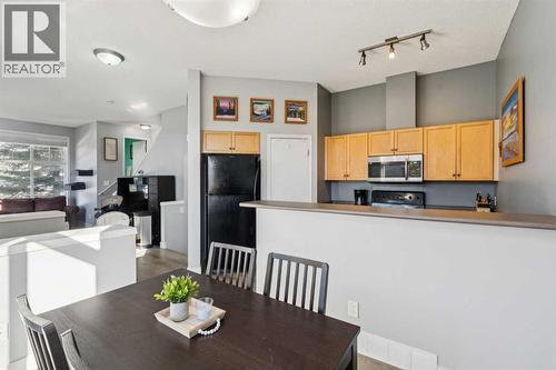 77 Mckenzie Towne Gate Se, Calgary, AB - Indoor