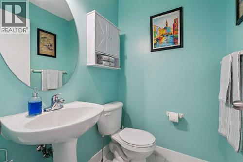 77 Mckenzie Towne Gate Se, Calgary, AB - Indoor Photo Showing Bathroom