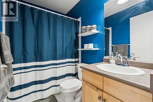 77 Mckenzie Towne Gate Se, Calgary, AB - Indoor Photo Showing Bathroom