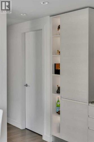 2102, 310 12 Avenue Sw, Calgary, AB - Indoor