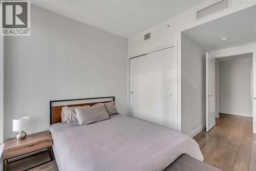2102, 310 12 Avenue Sw, Calgary, AB - Indoor Photo Showing Bedroom