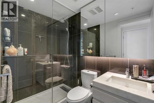 2102, 310 12 Avenue Sw, Calgary, AB - Indoor Photo Showing Bathroom