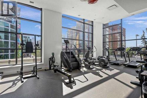 2102, 310 12 Avenue Sw, Calgary, AB - Indoor Photo Showing Gym Room
