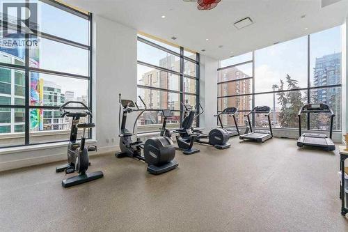 2102, 310 12 Avenue Sw, Calgary, AB - Indoor Photo Showing Gym Room