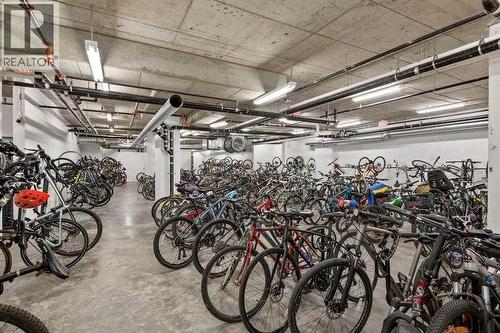 2102, 310 12 Avenue Sw, Calgary, AB - Indoor Photo Showing Garage