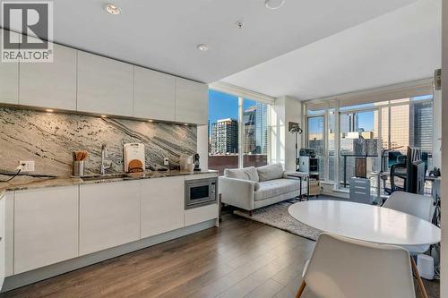 2102, 310 12 Avenue Sw, Calgary, AB - Indoor