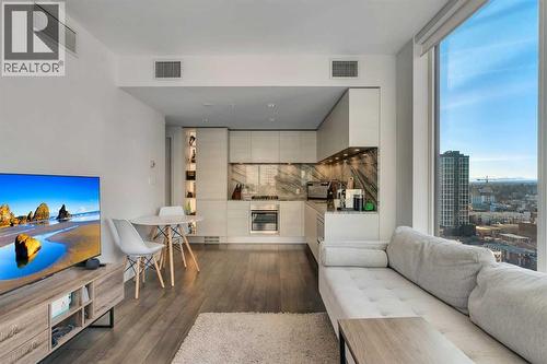 2102, 310 12 Avenue Sw, Calgary, AB - Indoor Photo Showing Living Room