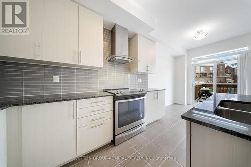 217 Bennett Street, Newmarket, ON - Indoor Photo Showing Kitchen With Double Sink With Upgraded Kitchen