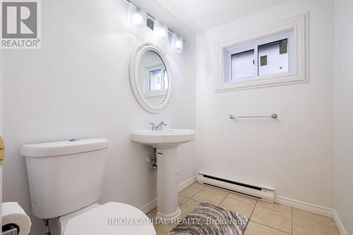 9 Briar Path, Brampton, ON - Indoor Photo Showing Bathroom
