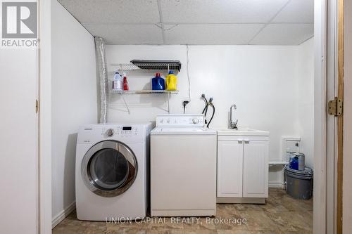 9 Briar Path, Brampton, ON - Indoor Photo Showing Laundry Room