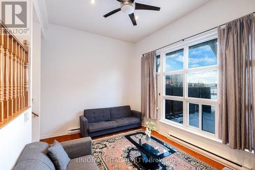 9 Briar Path, Brampton, ON - Indoor Photo Showing Living Room