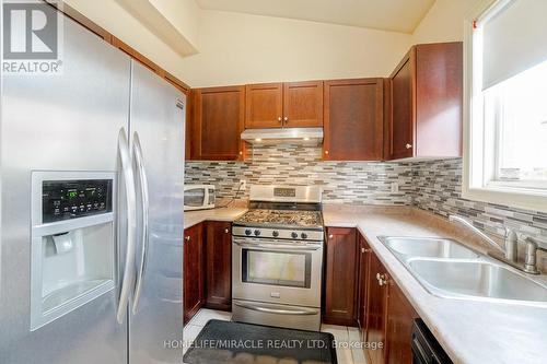 824 Khan Crescent, Mississauga, ON - Indoor Photo Showing Kitchen With Double Sink
