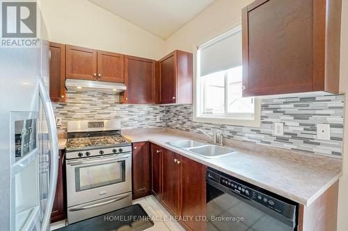 824 Khan Crescent, Mississauga, ON - Indoor Photo Showing Kitchen With Double Sink