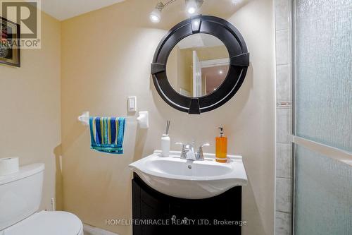 824 Khan Crescent, Mississauga, ON - Indoor Photo Showing Bathroom