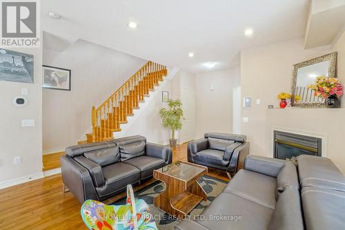 824 Khan Crescent, Mississauga, ON - Indoor Photo Showing Living Room With Fireplace