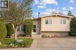 2035 19 Avenue N  Lethbridge, AB T1H 4G4