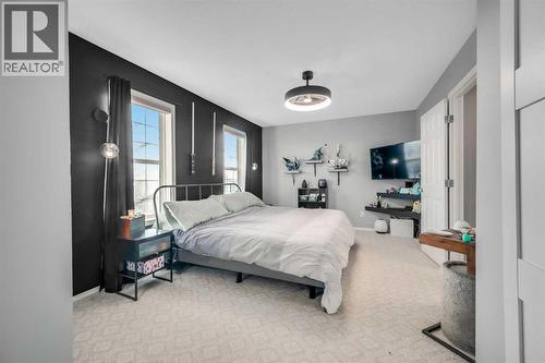 165 Everstone Drive Sw, Calgary, AB - Indoor Photo Showing Bedroom