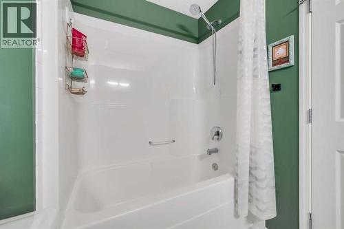 165 Everstone Drive Sw, Calgary, AB - Indoor Photo Showing Bathroom
