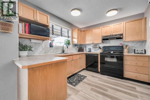 165 Everstone Drive Sw, Calgary, AB - Indoor Photo Showing Kitchen