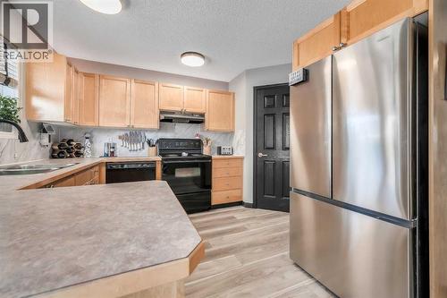 165 Everstone Drive Sw, Calgary, AB - Indoor Photo Showing Kitchen With Double Sink