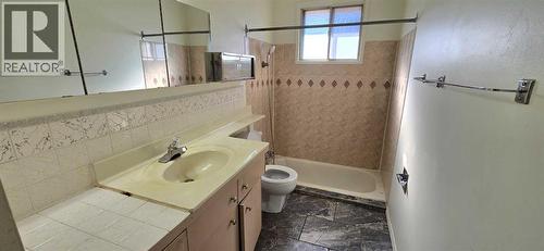 3431 30A Avenue Se, Calgary, AB - Indoor Photo Showing Bathroom