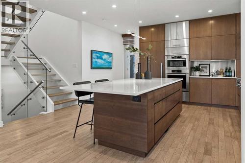 3216 5 Street Nw, Calgary, AB - Indoor Photo Showing Kitchen With Upgraded Kitchen