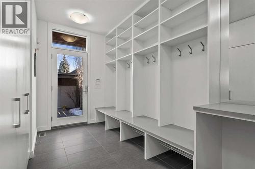 3216 5 Street Nw, Calgary, AB - Indoor
