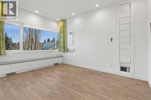 3216 5 Street Nw, Calgary, AB - Indoor Photo Showing Other Room