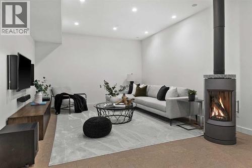 3216 5 Street Nw, Calgary, AB - Indoor