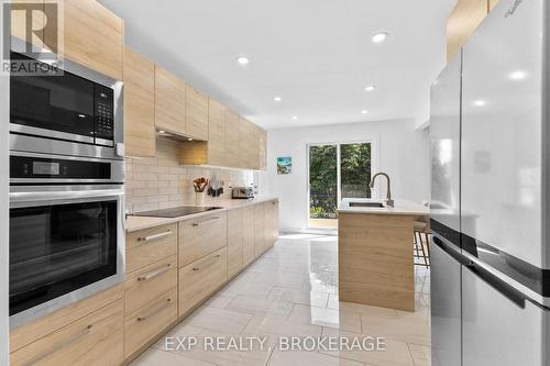 1502 Farnsworth Avenue, Ottawa, ON - Indoor Photo Showing Kitchen With Upgraded Kitchen