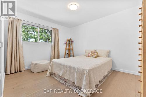 1502 Farnsworth Avenue, Ottawa, ON - Indoor Photo Showing Bedroom