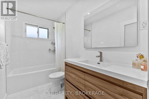 1502 Farnsworth Avenue, Ottawa, ON - Indoor Photo Showing Bathroom