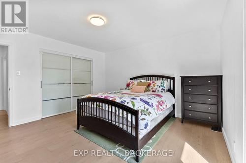 1502 Farnsworth Avenue, Ottawa, ON - Indoor Photo Showing Bedroom