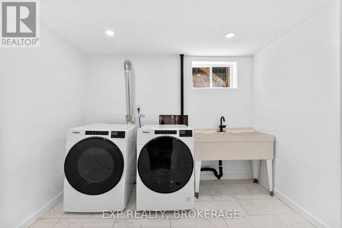 1502 Farnsworth Avenue, Ottawa, ON - Indoor Photo Showing Laundry Room