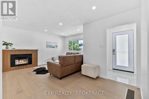 1502 Farnsworth Avenue, Ottawa, ON - Indoor Photo Showing Other Room With Fireplace