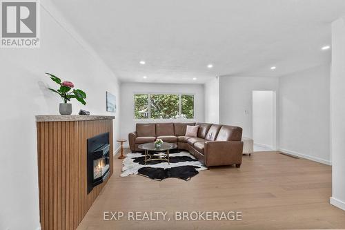 1502 Farnsworth Avenue, Ottawa, ON - Indoor Photo Showing Other Room With Fireplace