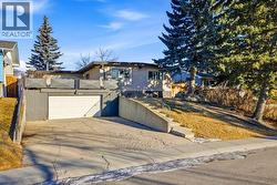 524 Hunterplain Hill NW  Calgary, AB T2K 4L7