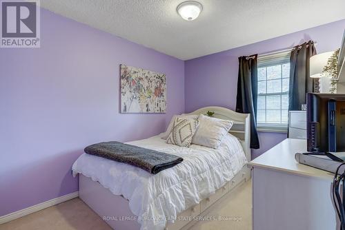 2055 Hunters Wood Drive, Burlington, ON - Indoor Photo Showing Bedroom