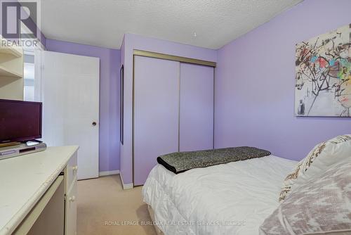 2055 Hunters Wood Drive, Burlington, ON - Indoor Photo Showing Bedroom