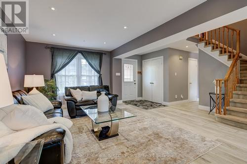 2055 Hunters Wood Drive, Burlington, ON - Indoor Photo Showing Living Room
