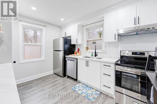 16 Ainslie Avenue, Hamilton, ON - Indoor Photo Showing Kitchen