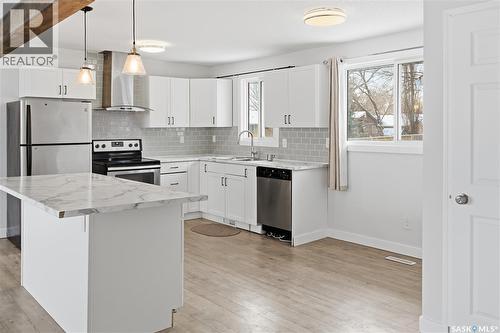 158 Bentley Drive, Regina, SK - Indoor Photo Showing Kitchen With Stainless Steel Kitchen With Upgraded Kitchen