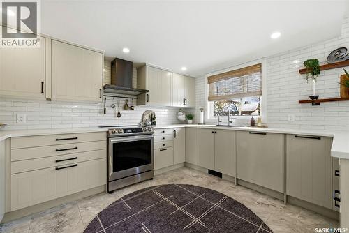 2611 Grainger Place E, Regina, SK - Indoor Photo Showing Kitchen