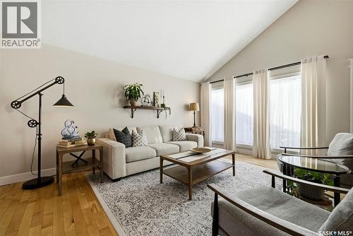 2611 Grainger Place E, Regina, SK - Indoor Photo Showing Living Room