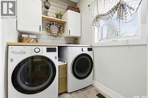 2611 Grainger Place E, Regina, SK - Indoor Photo Showing Laundry Room