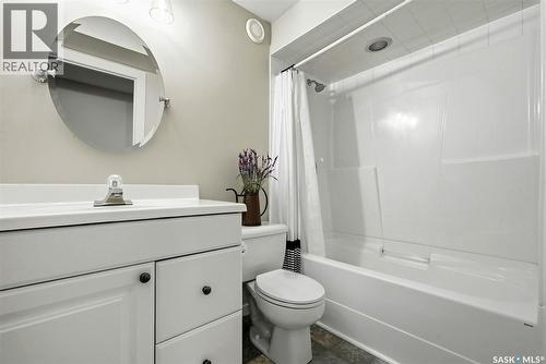 2611 Grainger Place E, Regina, SK - Indoor Photo Showing Bathroom
